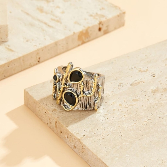 Vintage Style Chunky Statement Ring With Onyx - Picture 5 of 5